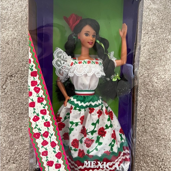 Vintage Mexican Barbie - Picture 2 of 3